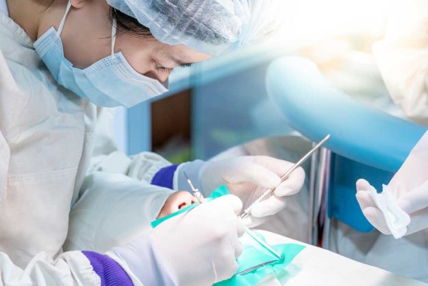 I-Have-a-Dental-Emergency-What-Do-I-Do-Now- a patient gets treatment for a dental emergency